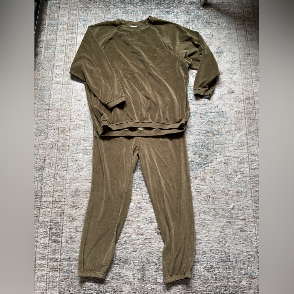 Aerie Super Soft Velour Army Green Lounge Matching Set Joggers Sweatshirt